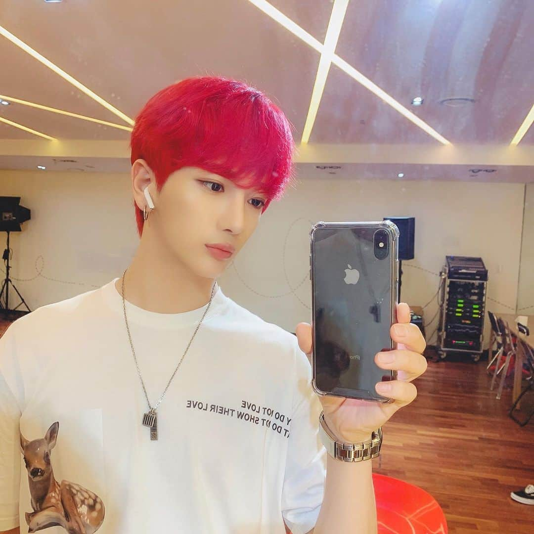 IN2ITさんのインスタグラム写真 - (IN2ITInstagram)「빨머황 _________🌹 ㅤㅤ #IN2IT #IN2U #HWANGINHO #INHO #인투잇 #인투유 #인호 #이노 #ENO #셀스타그램 #일상 #연습실 #빨간머리 #RED #HAIR #빨머황 #날씨가좋아요」6月16日 15時20分 - official_in2it