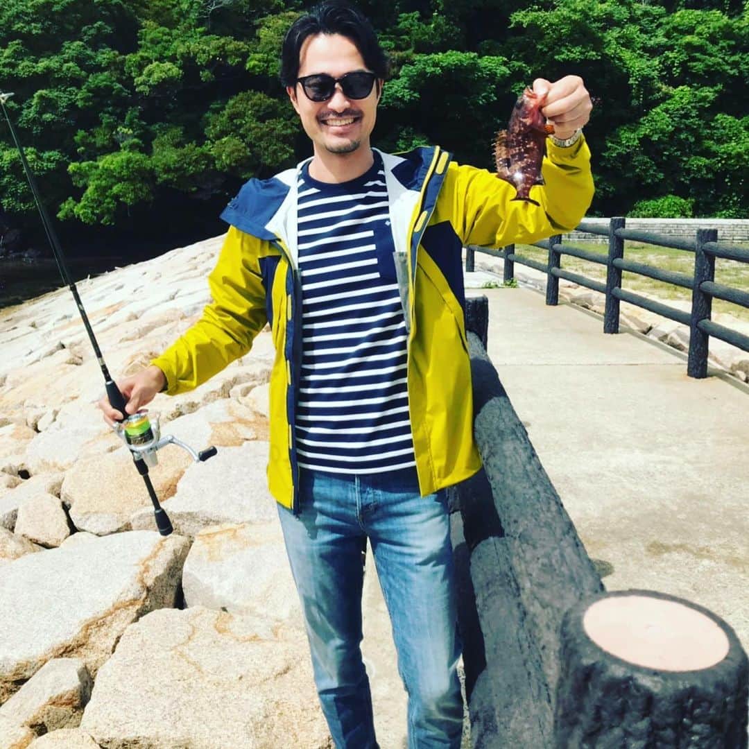 前川泰之さんのインスタグラム写真 - (前川泰之Instagram)「空き時間にちょっとだけ遊ばせてもらっちゃいました^_^ キジハタ！高級魚だそうです✨ よーし、午後のロケも頑張るぞ👍🏻 #釣り」6月16日 15時41分 - maekawa_yasuyuki_official