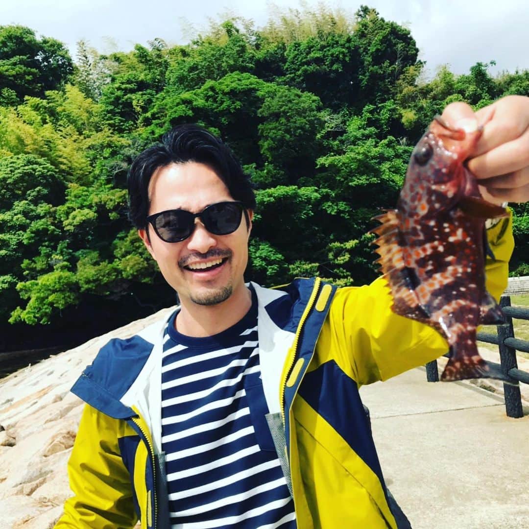 前川泰之さんのインスタグラム写真 - (前川泰之Instagram)「空き時間にちょっとだけ遊ばせてもらっちゃいました^_^ キジハタ！高級魚だそうです✨ よーし、午後のロケも頑張るぞ👍🏻 #釣り」6月16日 15時41分 - maekawa_yasuyuki_official