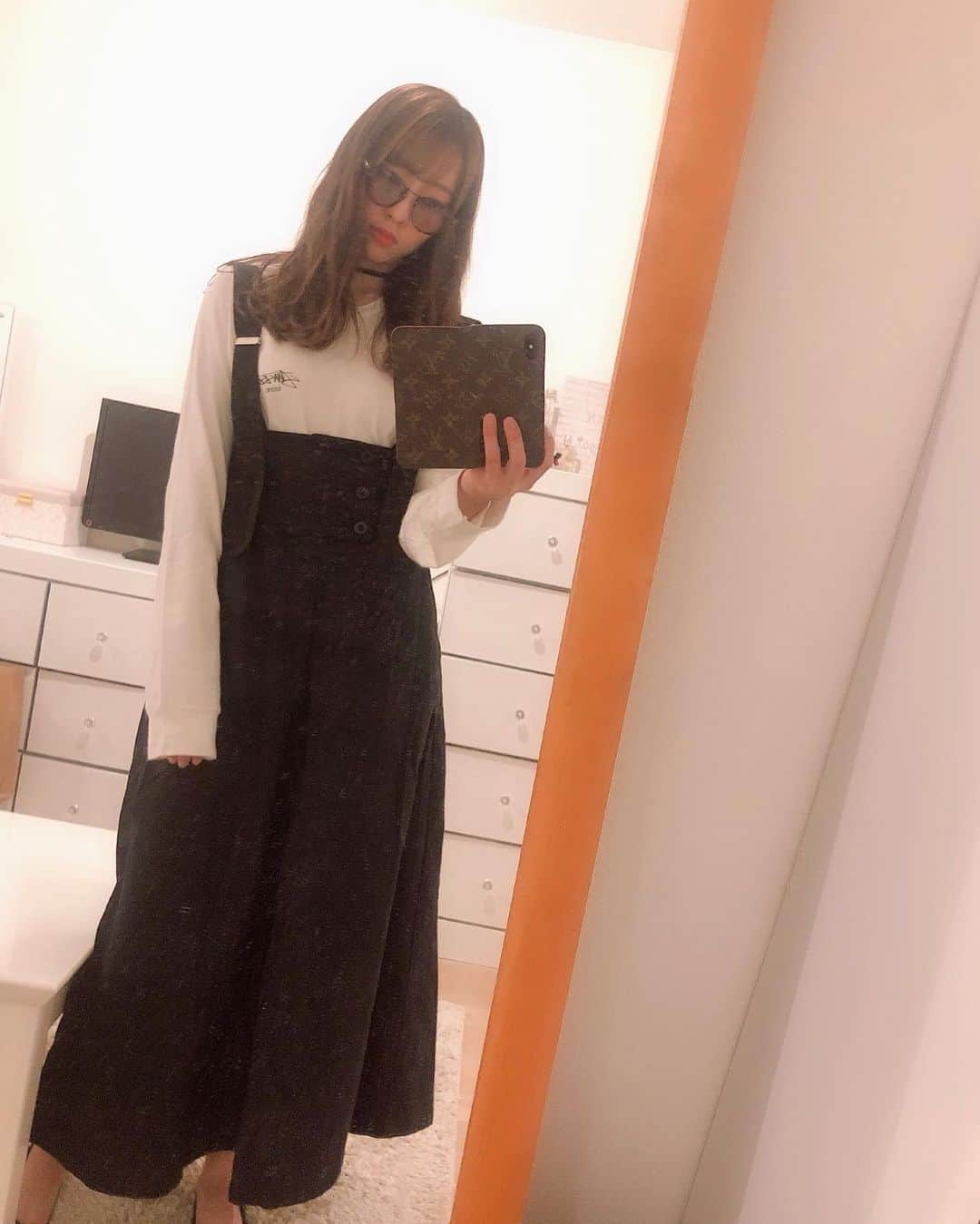 藤江れいなさんのインスタグラム写真 - (藤江れいなInstagram)「昨日の私服載せ忘れてた🐈 #２２時の嫁  #私服 #ootd #fashion #コーディネート #トップス #stussy #スカート #mystic #サングラス #tresjewelry」6月16日 15時42分 - 01nyan0201