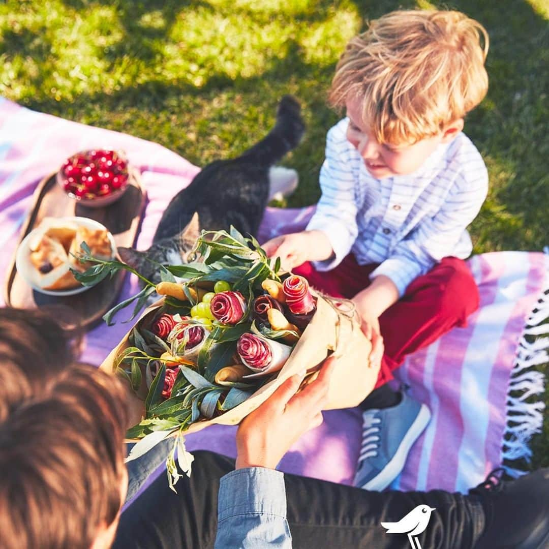 auchan_franceさんのインスタグラム写真 - (auchan_franceInstagram)「Parce que ça change des cravates et des chaussettes, on aime ce bouquet de charcuterie 🌹😋 !  Joyeuse Fête des Pères à tous les papas ❤️ . . . . #fetedesperes #fathersday #son #enfant #cadeau #famille #love #auchan #auchanfrance #EtLaVieChange」6月16日 15時44分 - auchan_france