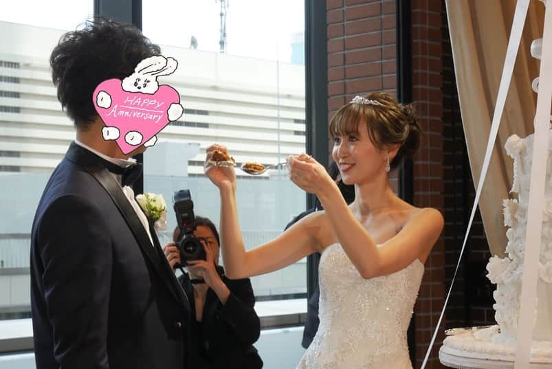 黒坂優香子さんのインスタグラム写真 - (黒坂優香子Instagram)「💍 ・ ・ Happy Wedding🤵👰✨ ・ 少し前に 大好きな彩ちゃんの結婚式へ💗 ・ ・ 彩ちゃんと旦那さんの 思いやりと愛が溢れる本当に素敵な結婚式でした😭✨ ・ ・ 仕事柄、悲しいことに友達の結婚式に出席出来たことが一度も無くて。(ギリギリ間に合って二次会) ・ 仕事のスケジュールも自分では決められないから、ギリギリまで分からないことが多いの。 ・ その事を分かってくれてて 「もしギリギリに仕事になっちゃっても大丈夫だから気にせず言ってね」と言ってくれた彩ちゃん😢✨ ・ ・ 本当にありがとう😢🙏✨ ・ ・ ドレス姿の彩ちゃんはいつにも増して美しくて😭❤️ どんだけ撮るねん！ってくらい写真を撮りまくりました← ・ ・ 思いやりがあって、優しくて、こんなに美人なのにめちゃくちゃ面白い彩ちゃん！ 旦那さんも優しさが溢れてて 本当に幸せな気持ちでいっぱいになりました…😢✨✨✨ ・ ・ サイサイの「ハピマリ」も流してくれて、とっても嬉しかった😭💗 ・ ・ 本当におめでとう💗 末永くお幸せに💗 そしてこれからもよろしくね💗 ・ ・ #wedding  #幸せ #いくぴもタグ付け #いくぴベビちゃん会うの楽しみ」6月16日 15時46分 - yukakokurosaka0606