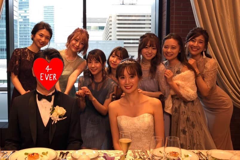 黒坂優香子さんのインスタグラム写真 - (黒坂優香子Instagram)「💍 ・ ・ Happy Wedding🤵👰✨ ・ 少し前に 大好きな彩ちゃんの結婚式へ💗 ・ ・ 彩ちゃんと旦那さんの 思いやりと愛が溢れる本当に素敵な結婚式でした😭✨ ・ ・ 仕事柄、悲しいことに友達の結婚式に出席出来たことが一度も無くて。(ギリギリ間に合って二次会) ・ 仕事のスケジュールも自分では決められないから、ギリギリまで分からないことが多いの。 ・ その事を分かってくれてて 「もしギリギリに仕事になっちゃっても大丈夫だから気にせず言ってね」と言ってくれた彩ちゃん😢✨ ・ ・ 本当にありがとう😢🙏✨ ・ ・ ドレス姿の彩ちゃんはいつにも増して美しくて😭❤️ どんだけ撮るねん！ってくらい写真を撮りまくりました← ・ ・ 思いやりがあって、優しくて、こんなに美人なのにめちゃくちゃ面白い彩ちゃん！ 旦那さんも優しさが溢れてて 本当に幸せな気持ちでいっぱいになりました…😢✨✨✨ ・ ・ サイサイの「ハピマリ」も流してくれて、とっても嬉しかった😭💗 ・ ・ 本当におめでとう💗 末永くお幸せに💗 そしてこれからもよろしくね💗 ・ ・ #wedding  #幸せ #いくぴもタグ付け #いくぴベビちゃん会うの楽しみ」6月16日 15時46分 - yukakokurosaka0606