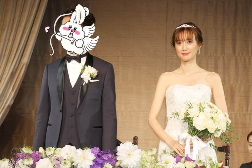 黒坂優香子さんのインスタグラム写真 - (黒坂優香子Instagram)「💍 ・ ・ Happy Wedding🤵👰✨ ・ 少し前に 大好きな彩ちゃんの結婚式へ💗 ・ ・ 彩ちゃんと旦那さんの 思いやりと愛が溢れる本当に素敵な結婚式でした😭✨ ・ ・ 仕事柄、悲しいことに友達の結婚式に出席出来たことが一度も無くて。(ギリギリ間に合って二次会) ・ 仕事のスケジュールも自分では決められないから、ギリギリまで分からないことが多いの。 ・ その事を分かってくれてて 「もしギリギリに仕事になっちゃっても大丈夫だから気にせず言ってね」と言ってくれた彩ちゃん😢✨ ・ ・ 本当にありがとう😢🙏✨ ・ ・ ドレス姿の彩ちゃんはいつにも増して美しくて😭❤️ どんだけ撮るねん！ってくらい写真を撮りまくりました← ・ ・ 思いやりがあって、優しくて、こんなに美人なのにめちゃくちゃ面白い彩ちゃん！ 旦那さんも優しさが溢れてて 本当に幸せな気持ちでいっぱいになりました…😢✨✨✨ ・ ・ サイサイの「ハピマリ」も流してくれて、とっても嬉しかった😭💗 ・ ・ 本当におめでとう💗 末永くお幸せに💗 そしてこれからもよろしくね💗 ・ ・ #wedding  #幸せ #いくぴもタグ付け #いくぴベビちゃん会うの楽しみ」6月16日 15時46分 - yukakokurosaka0606