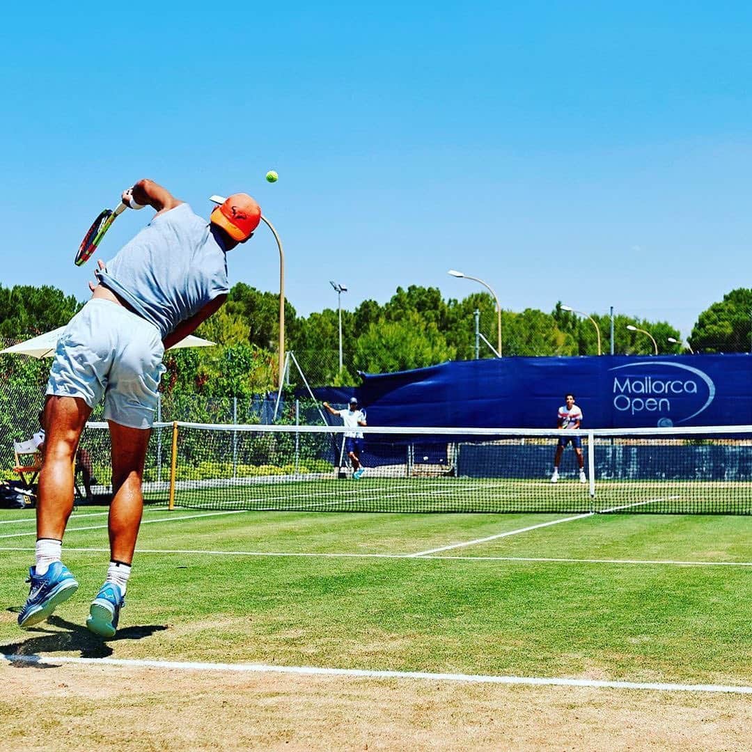 ATP World Tourさんのインスタグラム写真 - (ATP World TourInstagram)「Fresh from a 12th @rolandgarros 🏆 Rafa’s back at it on the grass 💪 📸: @rafaelnadal #ATPTour #Nadal #Tennis」6月16日 16時02分 - atptour