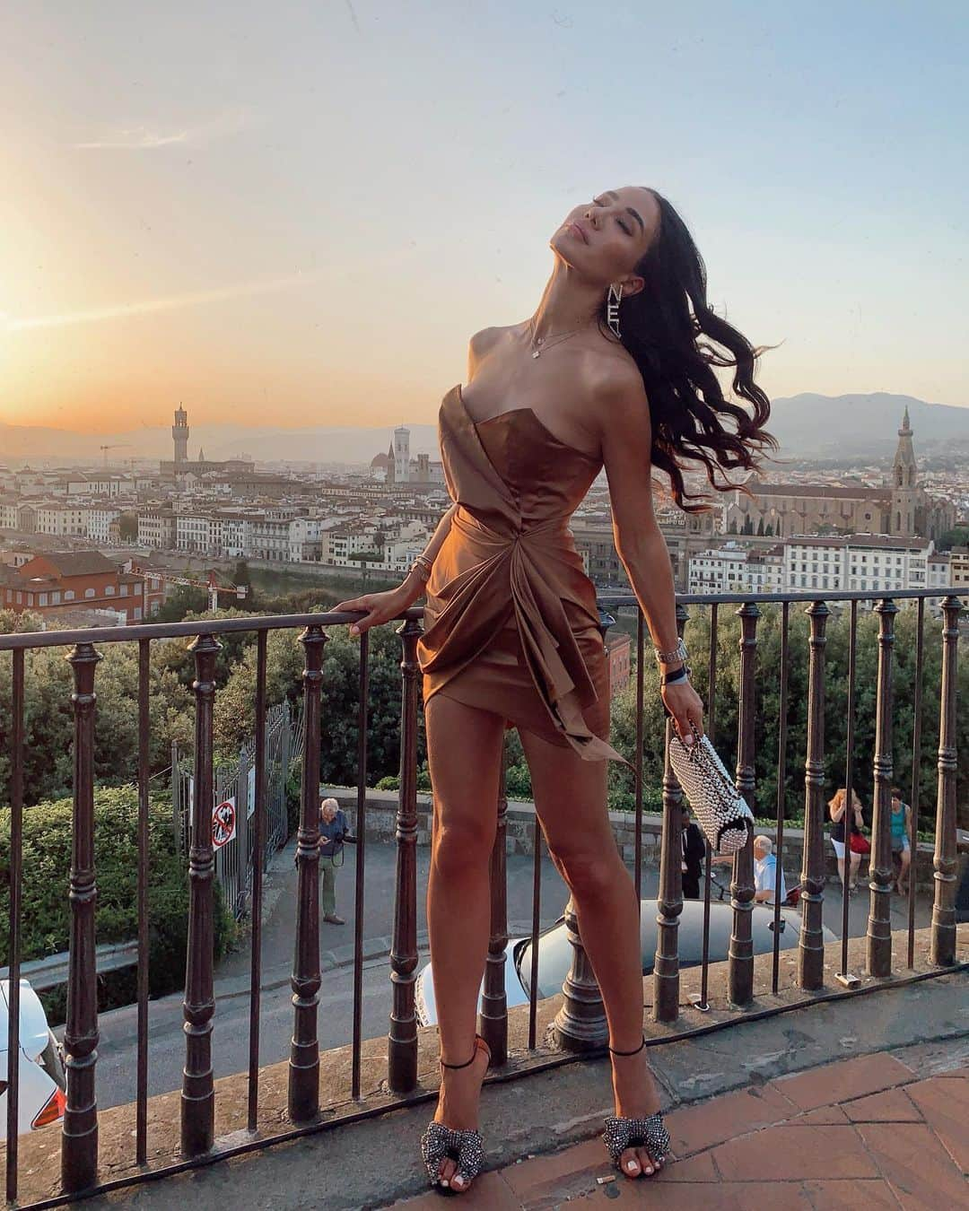 Tamara Kalinicさんのインスタグラム写真 - (Tamara KalinicInstagram)「That hot Florentine sun! Wearing @alexandrevauthier for @luisaviaroma 90 years anniversary... #crxlvr #SuppliedbyLVR」6月16日 16時16分 - tamara