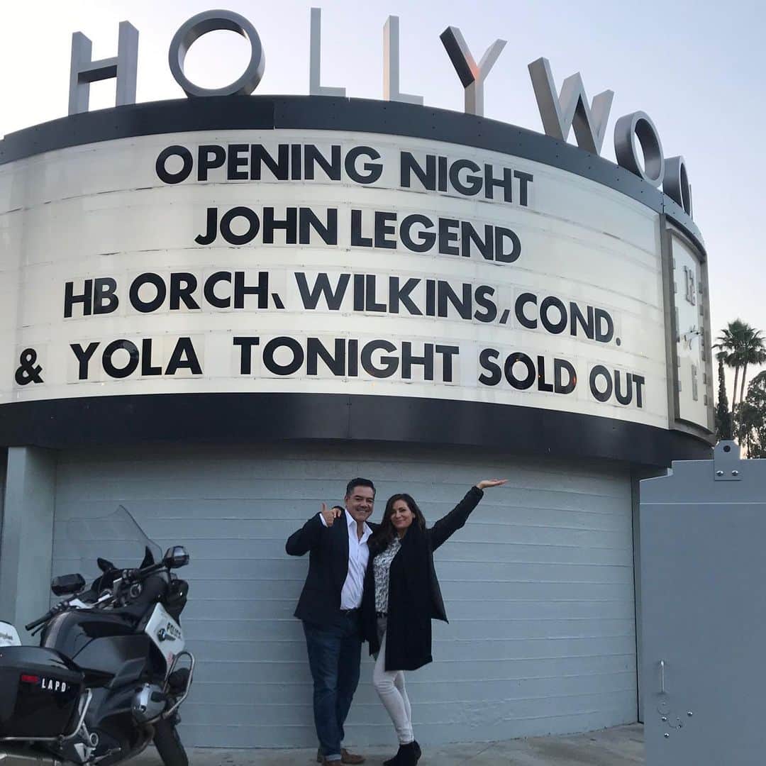 コンスタンス・マリーさんのインスタグラム写真 - (コンスタンス・マリーInstagram)「SUCH a great night tonight seeing the incredibly talented @JohnLegend with my brutha from anutha mutha @itscarlosgomez ! 😁🎉👏🏽 #Saturday #HollywoodBowl」6月16日 16時34分 - goconstance