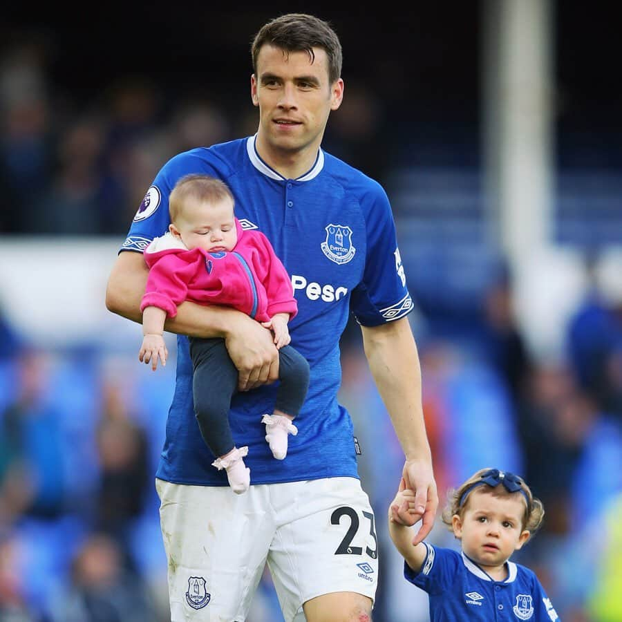 エヴァートンFCさんのインスタグラム写真 - (エヴァートンFCInstagram)「Happy Father’s Day! 👨‍👧‍👦💙 • • • #fathersday #father #dad #love #everton #efc #coyb #blues #toffees #nsno #goodisonpark #coleman #tosun #tosunpaşa #baines #lb3 #gana #gueye #premierleague」6月16日 16時32分 - everton