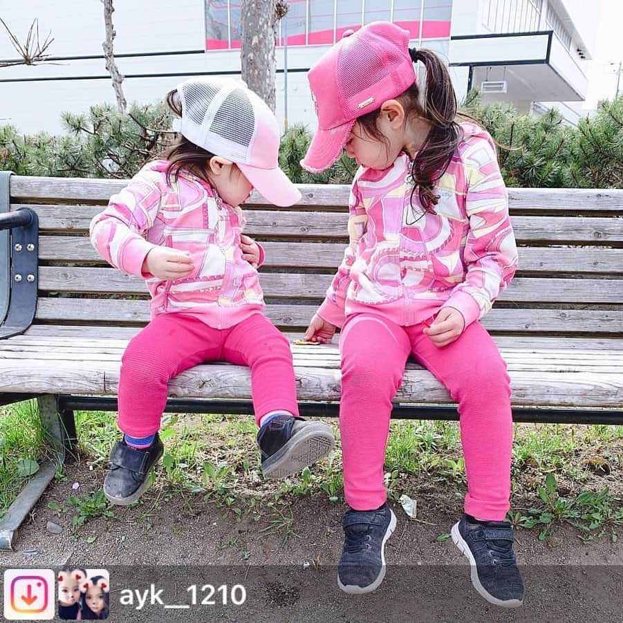 Radyさんのインスタグラム写真 - (RadyInstagram)「. おそろ👭💕 かわいっ🥺❤️嬉しいです🌺 . . #Repost from @ayk__1210. ❤︎ . . ぴんくピンクpink❤️ 可愛い可愛い❤️ . . 公園帰りにパン屋さん寄って ちょっと休憩☺️ 次女ちゃん初めてのオレンジジュース🍊 美味しそうに飲んでた😍 . . いつのまにか寝てた次女❣️ ぬいぐるみは長女が寝かせた❣️ 寝顔癒されるー💕 . . . #姉妹コーデ#キッズコーデ#kidsfashion#4歳#1歳#キッズファッション#comonaファッション#ピンクコーデ#プチプラコーデ#リンクコーデ#ちびrady#ママリ#コドモノ#コドモダカラ#ママさんと繋がりたい#お洒落さんと繋がりたい#親バカ部#札幌ママ#こどものいる暮らし#寝顔#癒し#kids#code」6月16日 16時32分 - radychan_no_insta