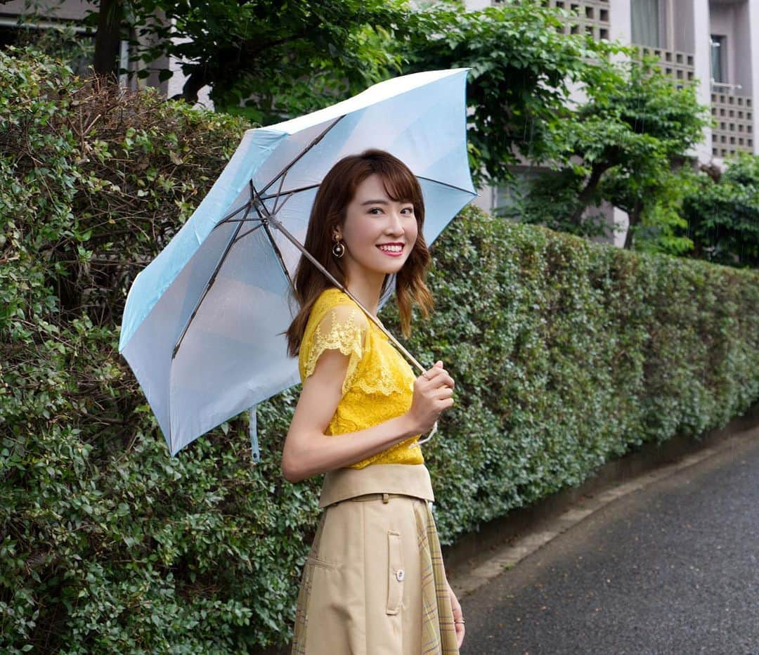 高橋晴香さんのインスタグラム写真 - (高橋晴香Instagram)「昨日は大雨だったから、今日は晴れて嬉しい🌞❤️ .  写真は、お気に入りのestaaの折り畳み傘🌂💗 .  ブルーの色合いが綺麗で、雨でも気分上がる👩🎶 .  #コーデ #code #fashion #ootd #outfit #晴香コーデ #estaa　#エスタ #moonbat #雨の日コーデ　#傘　#折りたたみ傘  #PR」6月16日 16時33分 - haruka_takahashi0127