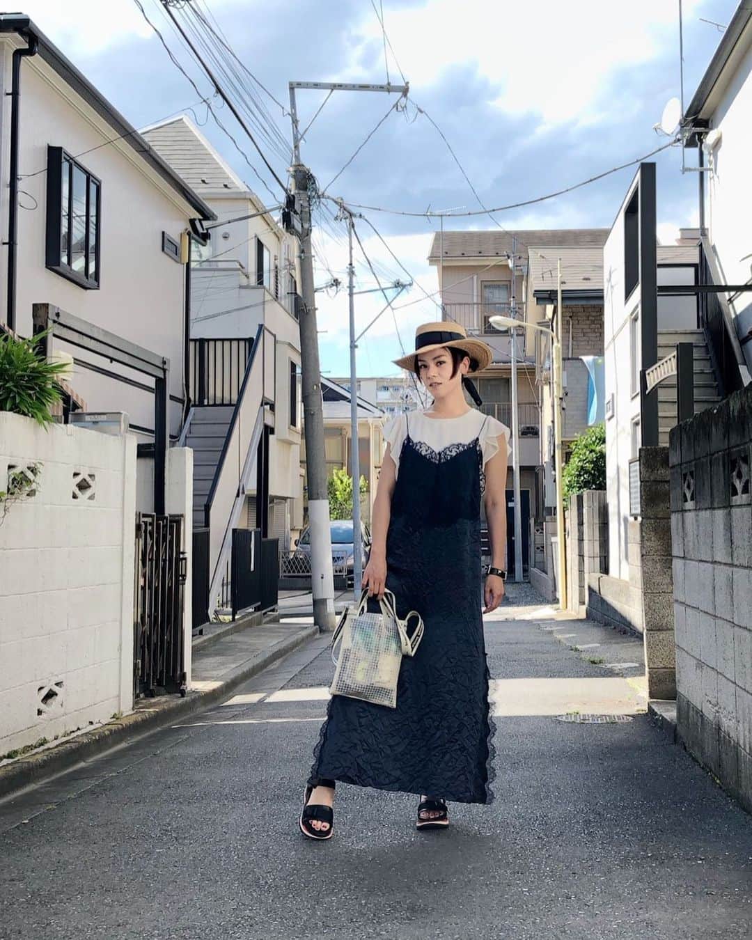 azumiのインスタグラム：「あっつい日曜日 カレーとビールでご機嫌です  コーデはWEARをご覧くださいな #tunobyazumi #beautifulpeople #azumi_styling」