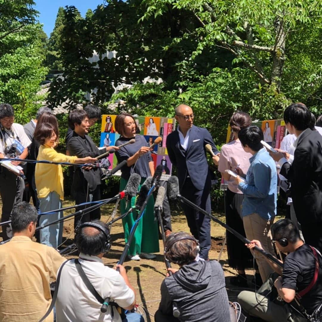 市川海老蔵 （11代目）さんのインスタグラム写真 - (市川海老蔵 （11代目）Instagram)「* Sakura tree planting at Naritasan Shinshichi. Grateful for a warm welcome. I will do my best at Kabukiza next month. Much appreciation for all your support as always  成田山新勝寺にて植樹。 あたたかいお出迎えに感謝です。 暑い中ありがとうございました。 精一杯来月頑張ります。 よろしくお願いします。  #市川海老蔵 #海老蔵 #成田屋 #歌舞伎  #ABKAI #ABMORI #ebizoichikawa #ebizo #kabuki #thunderparty  #classic」6月16日 16時39分 - ebizoichikawa.ebizoichikawa