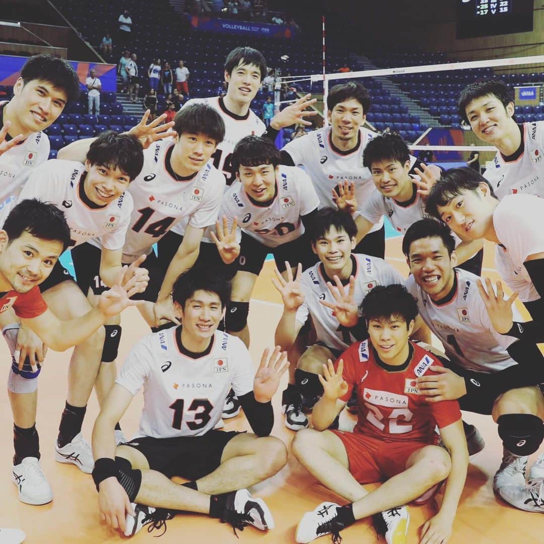 山内晶大さんのインスタグラム写真 - (山内晶大Instagram)「. . . ブルガリアラウンド2勝しました！ この2勝はチームにとって とても大きな物です。 . . もっともっとチームも個人的にも 成長していきます💪 . . #japan #bulgaria #vnl」6月17日 3時37分 - akihiroooo1130