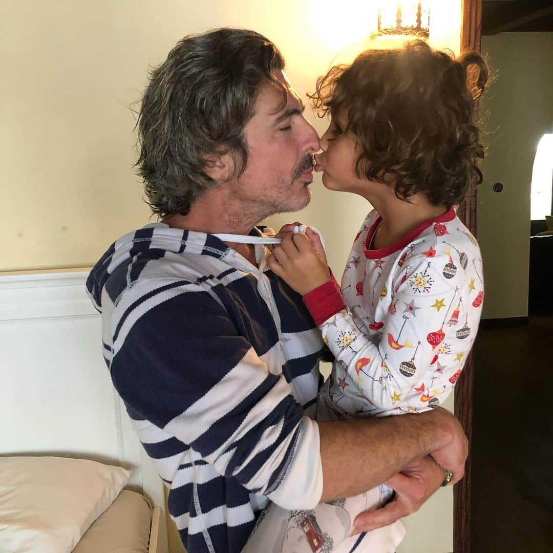 ダニア・ラミレスさんのインスタグラム写真 - (ダニア・ラミレスInstagram)「Today I wanted to remind you of all you are to us dad! #bestdad #thefunniest #themostcaring #thegiver #thecoolest #theprotector #themostloving #thedisciplinarian #theteacher #thebestfriend #themostfun #ourrock #theclown #thekindest #theprovider #themostemotional Happy Father’s Day @bevland22 I am honored to have you be the father of my children and to be a witness be the amazing father you are to your own thru it all! I know today would be an emotional one so I figure I’d murder you with the good! 🙏🏽❤️❤️」6月17日 2時11分 - daniajramirez