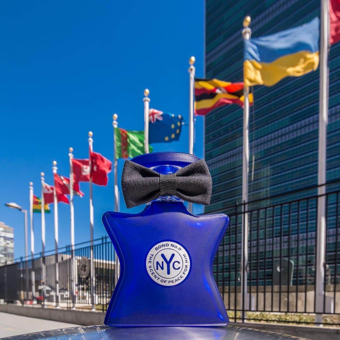 のインスタグラム：「Wishing every dad a very Happy Father’s Day! Today is also the last day of our Refill Event on bondno9.com  #bondno9 #bondno9ny #newyork #newyorkcity #nyc #unitednations #un #scentofpeaceforhim #fathersday #dad #fragrance #perfume #love」