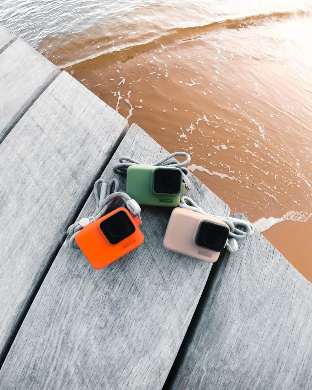 goproさんのインスタグラム写真 - (goproInstagram)「On-the-go + always ready. 3 new summer exclusive Sleeve + Lanyard colors drop today: Hyper Orange, Turtle Green + Sand. 👇 • Want your own? Comment your favorite below. We'll pick 3 commenters to each receive a #GoProHERO7 Black, plus that Sleeve + Lanyard. • • • Tap the product tag in post or link in bio to see all available colors. #GoPro #GoProTravel #TripOn #OnTheGo #Summer」6月17日 2時09分 - gopro