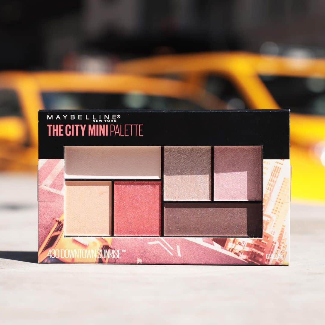 Maybelline New Yorkさんのインスタグラム写真 - (Maybelline New YorkInstagram)「What eyeshadow shades would create your dream #cityminis palette? 🤔 Shown here: ‘downtown sunrise’.」6月17日 2時40分 - maybelline