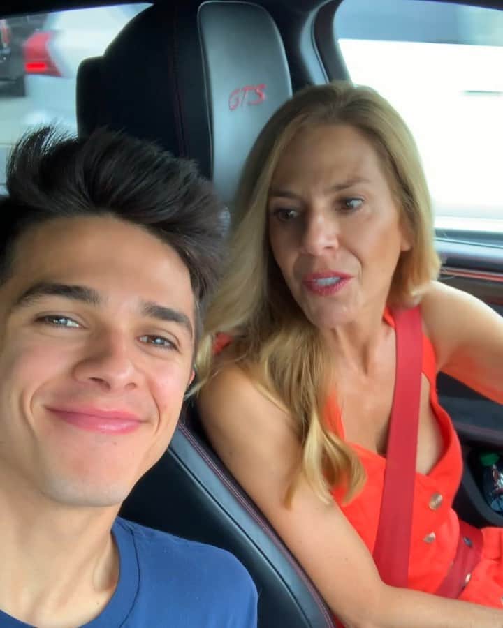 Brent Riveraのインスタグラム：「Pranking my mom!!❤️😂 TAG A FRIEND😂」