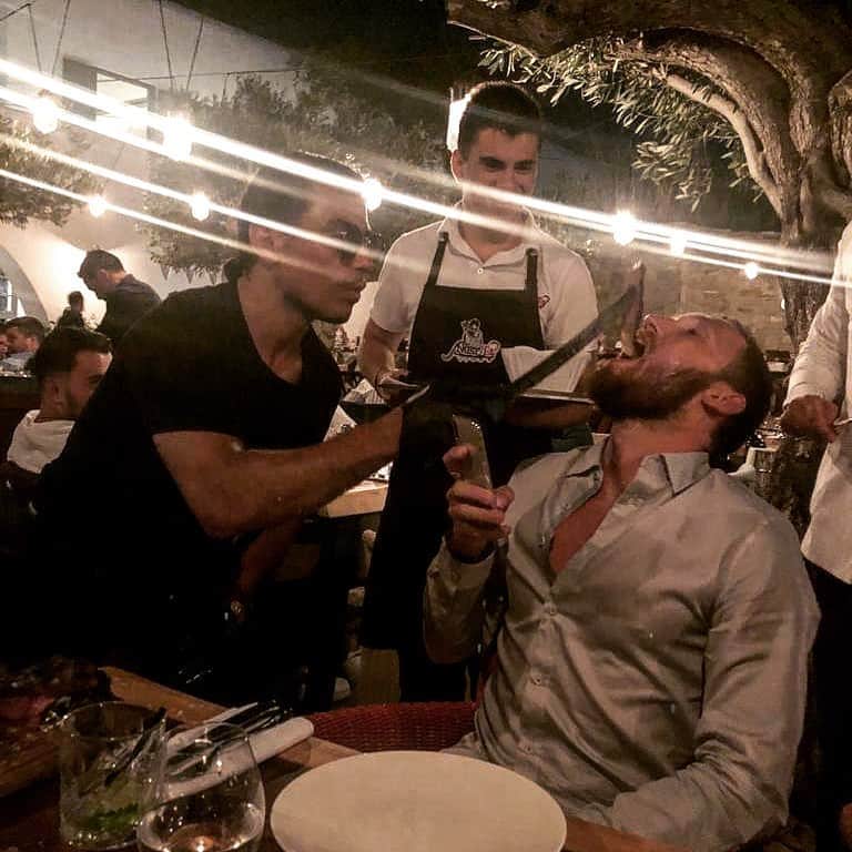 マルコ・ヘーガーのインスタグラム：「Night out @nusr_et 🥩🍴 #saltbae #nusret #mykonos #greece #meat #heaven #vacay #enjoy #blessed #effzeh #fc #köln #mh6 #liebedeinestadt」