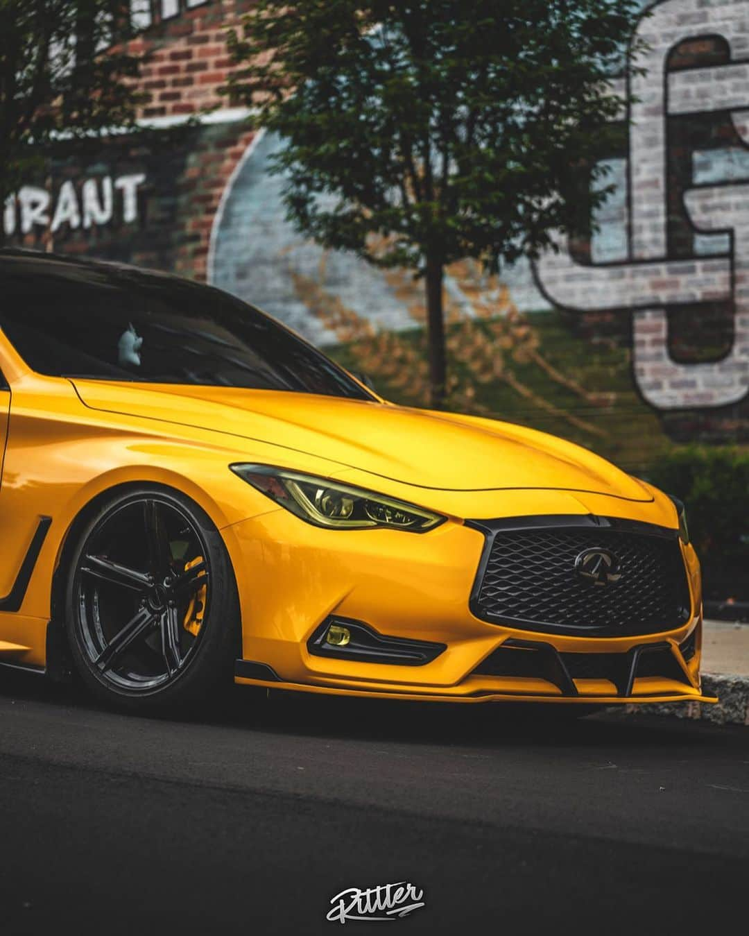 CARLiFESTYLEさんのインスタグラム写真 - (CARLiFESTYLEInstagram)「What do you like best, front or rear end? 🐝 Owner @darkq60 | #carlifestyle Photo @rittler #Q60」6月17日 2時53分 - carlifestyle