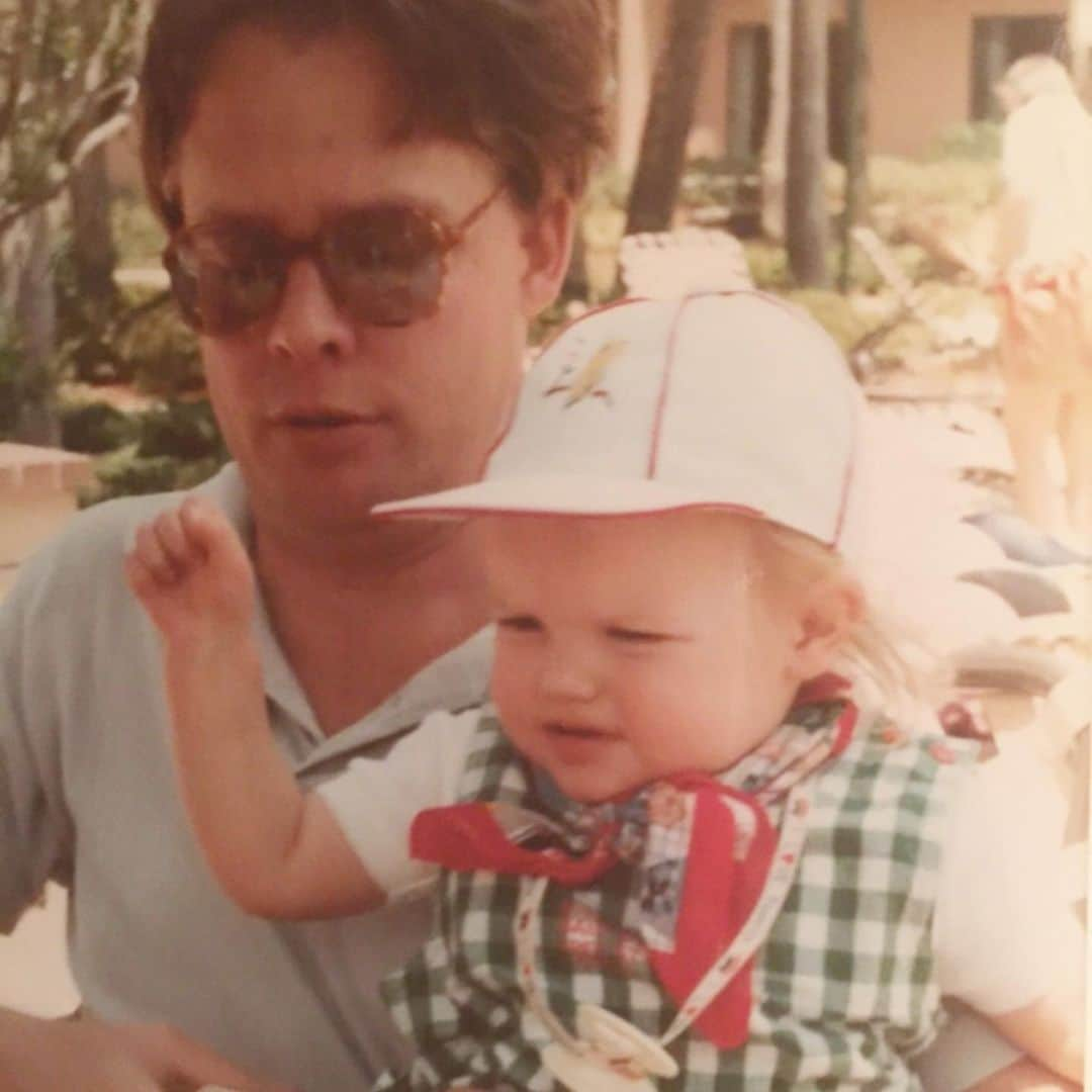 ケイト・ボスワースさんのインスタグラム写真 - (ケイト・ボスワースInstagram)「Love you dada! (wow. not even sure where to start w/ my outfit. The piped cap. The weird old lady silk scarf. The picnic blanket romper. It was the 80’s ... COOL 👶🏼) I’m blaming mom.  #happyfathersday 😘😘😘」6月17日 3時01分 - katebosworth