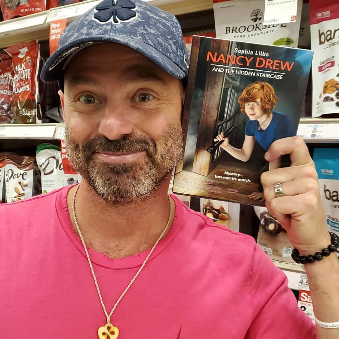 ワイヤット・オレフのインスタグラム：「happy papa bear day!!」