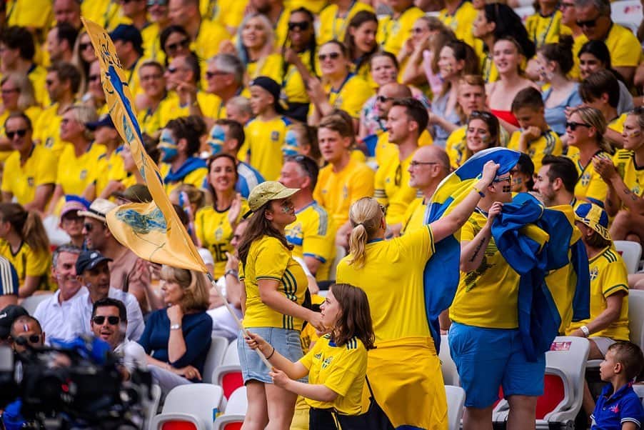 ソフィア・ヤコブソンさんのインスタグラム写真 - (ソフィア・ヤコブソンInstagram)「Great day at work, second win and we are ready for our final group match! 🇸🇪Thanks to all Swedish supporters who colored Nice yellow this afternoon! 💙💛 #FIFAWWC #france #2019」6月17日 3時07分 - sofiajakobsson