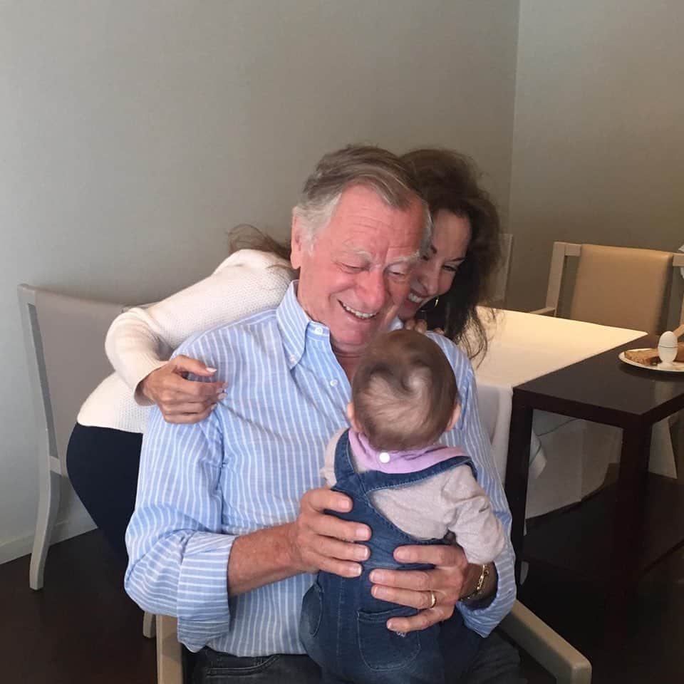 スーザン・ルッチさんのインスタグラム写真 - (スーザン・ルッチInstagram)「HAPPY FATHER’s DAY to my handsome Helmut—he touches  my heart to see him be such a loving, wonderful father/grandfather/and now— Uber Opa!! ❤️❤️❤️」6月17日 3時25分 - therealsusanlucci
