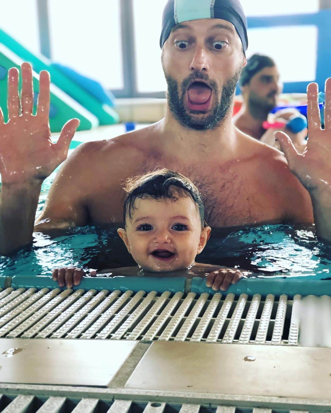 ギョズデ・ソンスルマのインスタグラム：「#happyfathersdays my love💙🧿」