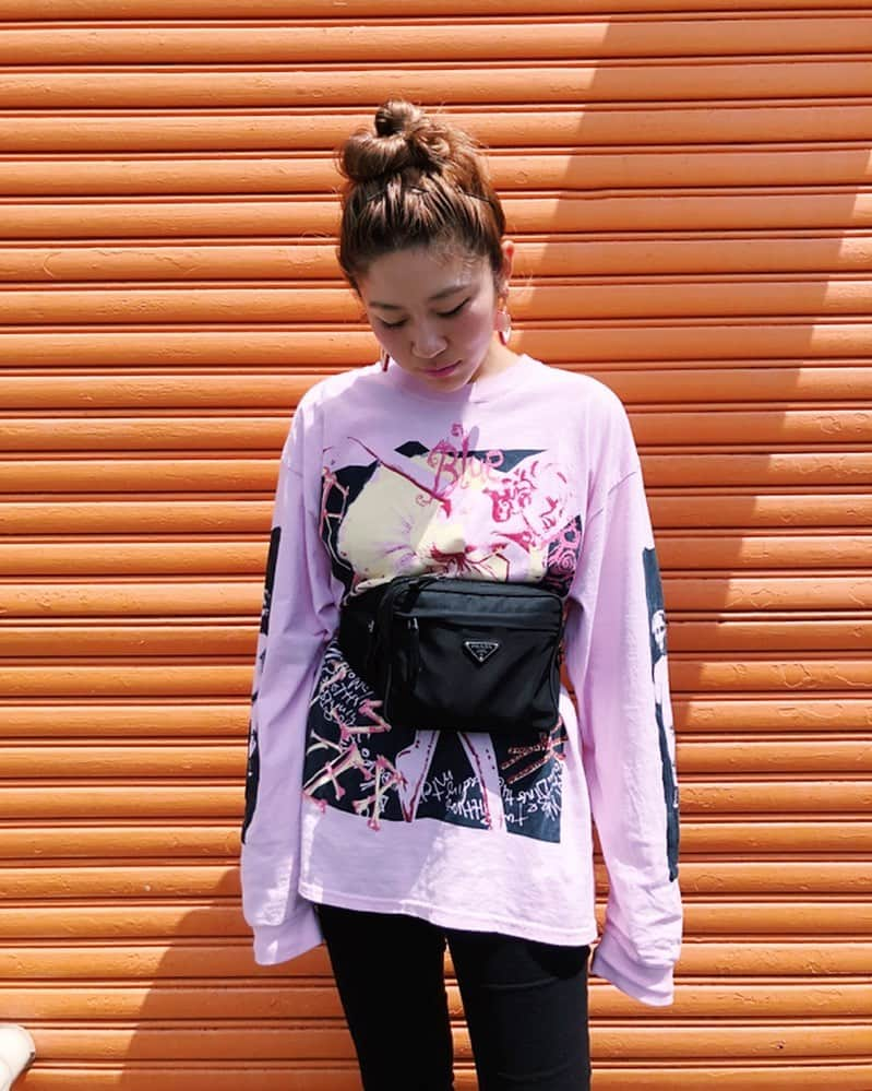 Little Sunny Biteさんのインスタグラム写真 - (Little Sunny BiteInstagram)「ピンクとブラックの組み合わせも結構好き💗🖤 #ootd body bag is so good because i can use both hands free :))」6月16日 18時33分 - littlesunnybiteyoppy