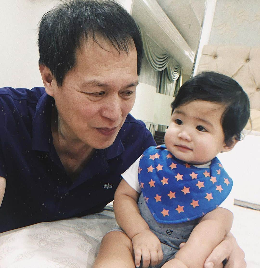 Alex Gonzagaさんのインスタグラム写真 - (Alex GonzagaInstagram)「Not just the best dad but also the best lolo!!! Happy father’s day daddy Bo!!!! We love ya ❤️」6月16日 18時34分 - cathygonzaga