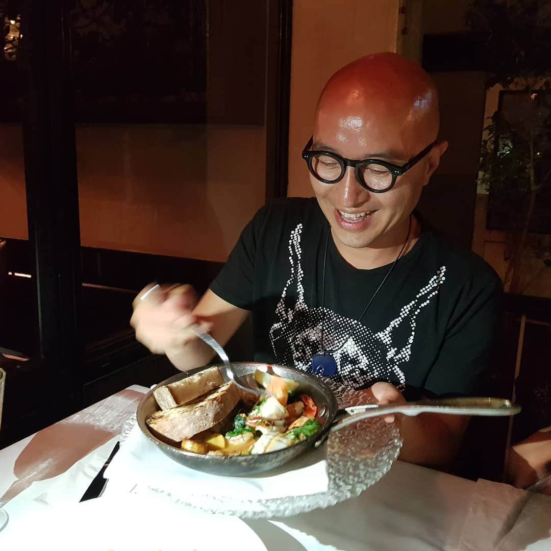 ホン・ソクチョンさんのインスタグラム写真 - (ホン・ソクチョンInstagram)「어젯밤 #이스라엘 #텔아비브 에서의 마지막 저녁. 좀 고굽진 레스토랑에서 좀비싸게 한끼 ㅎㅎㅎㅎ 여기 너무 맛집동네아냐? 뭐가이리 맛있는게많아?」6月16日 18時40分 - tonyhong1004