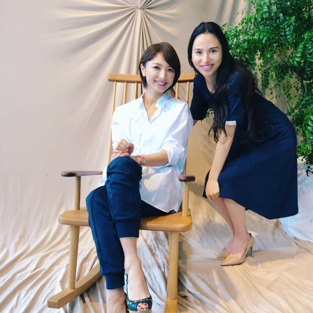 望月理恵さんのインスタグラム写真 - (望月理恵Instagram)「リラックスウエア「LAVEC」のデビュー展示会へ パンケーキ王子とチーフと 行ってきました。 水沢アリーさんにも会えました。 LAVECを着て、 みんなで写真撮影✨ みんなが笑ってる写真。  可愛いわんちゃんがいて みんなとりこになりました。 みんなの可愛がりぶりが変態です。笑 そうそう飼い主が可愛い方で 散歩してたら絶対ナンパするw  #LAVEC #リラックスウェア #着てないぐらいの着心地 #関西人トリオ #関西弁がきつい #関西人の口癖「知らんけど 」 #知らんけど」6月16日 18時41分 - mochiee28