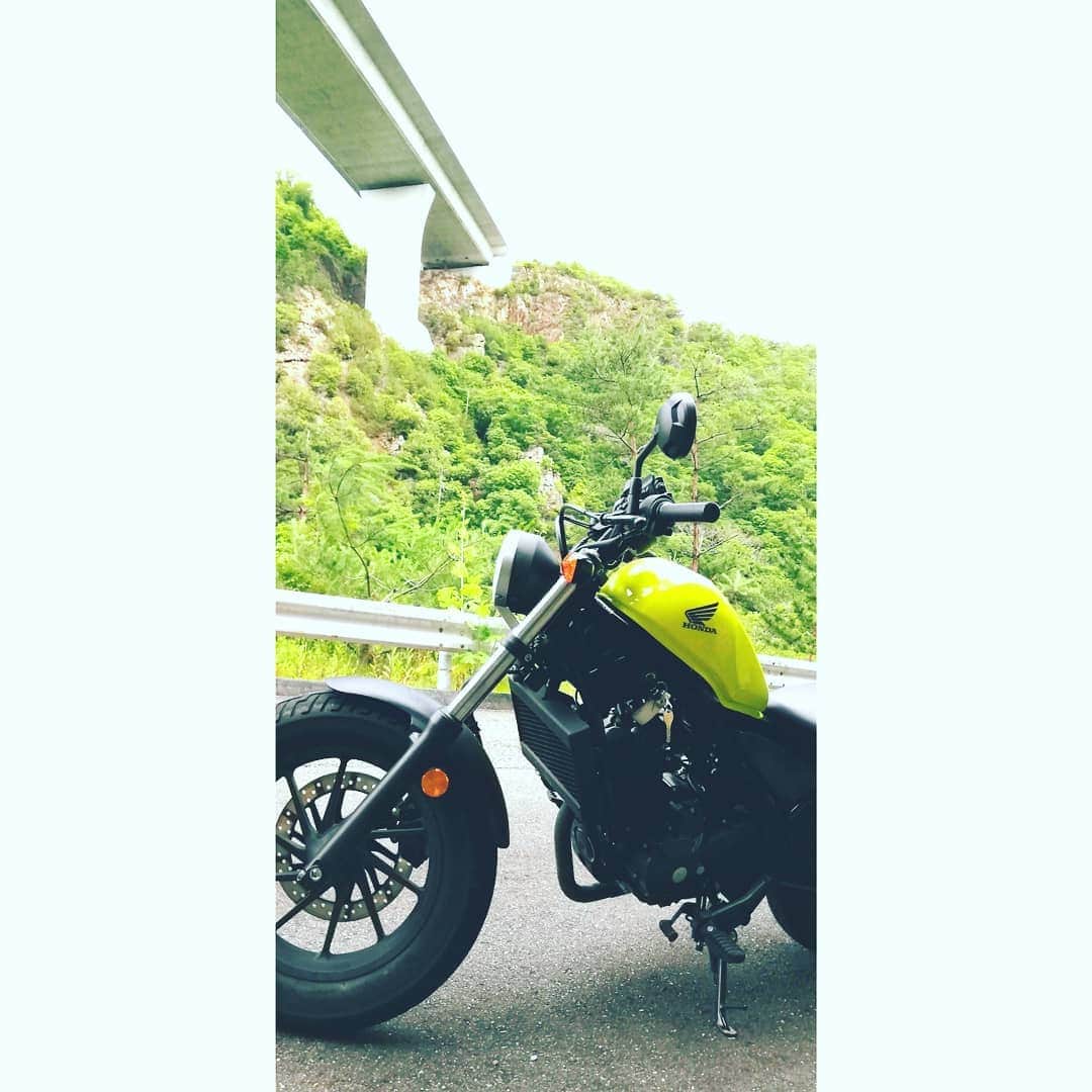 松本隆博のインスタグラム：「。 新名神を下から見上げての、 レブルヽ(^o^)丿。、、 いやぁ～楽しかったー 途中豪雨にやられたけど、 なんのその^^;」
