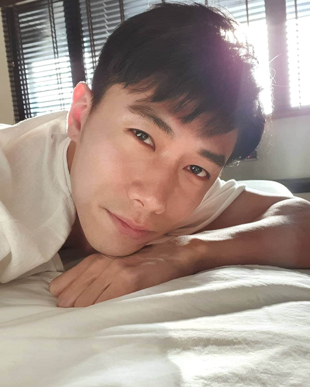 デスモンド・タンのインスタグラム：「爸爸想你们了。你们想我吗? Hoshi baby, Udon-don.. I miss you! Miss me?  #taipei #taiwan」