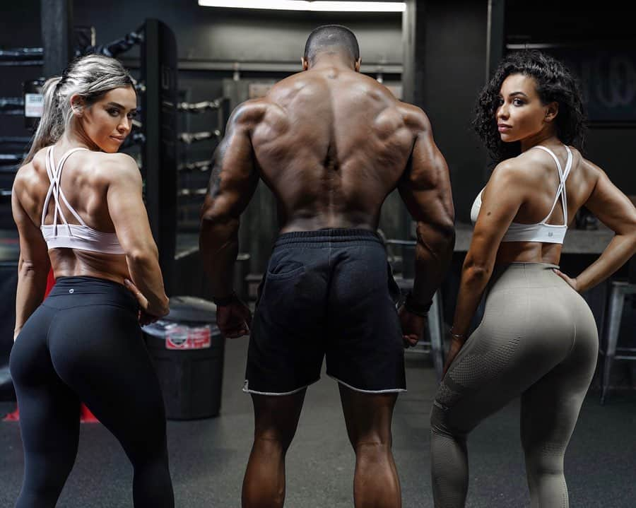 Simeon Pandaさんのインスタグラム写真 - (Simeon PandaInstagram)「Check out my BEAST Back session with @casssmartin & @chanelcocobrown 👉🏾 Link in bio | Dropsets, supersets, we kill it! 😤 Make sure you subscribe:⁣ ⁣ 🎥 YouTube.com/simeonpanda⁣⁣⁣⁣⁣⁣ 🎥 YouTube.com/simeonpanda⁣⁣⁣⁣⁣⁣ 🎥 YouTube.com/simeonpanda ⁣⁣⁣⁣⁣⁣ ⁣⁣⁣⁣⁣⁣ 📲 You can download my full training routines at SIMEONPANDA.COM⁣⁣⁣⁣⁣⁣⁣⁣ ⁣⁣ ⁣⁣ #simeonpanda #chanelcocobrown  #casssmartin⁣」6月16日 19時07分 - simeonpanda