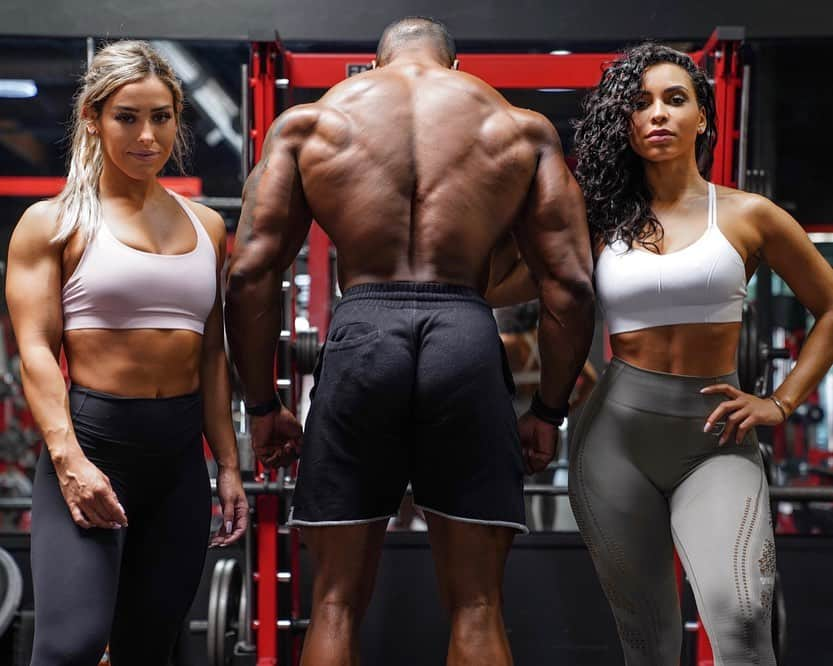 Simeon Pandaさんのインスタグラム写真 - (Simeon PandaInstagram)「Check out my BEAST Back session with @casssmartin & @chanelcocobrown 👉🏾 Link in bio | Dropsets, supersets, we kill it! 😤 Make sure you subscribe:⁣ ⁣ 🎥 YouTube.com/simeonpanda⁣⁣⁣⁣⁣⁣ 🎥 YouTube.com/simeonpanda⁣⁣⁣⁣⁣⁣ 🎥 YouTube.com/simeonpanda ⁣⁣⁣⁣⁣⁣ ⁣⁣⁣⁣⁣⁣ 📲 You can download my full training routines at SIMEONPANDA.COM⁣⁣⁣⁣⁣⁣⁣⁣ ⁣⁣ ⁣⁣ #simeonpanda #chanelcocobrown  #casssmartin⁣」6月16日 19時07分 - simeonpanda