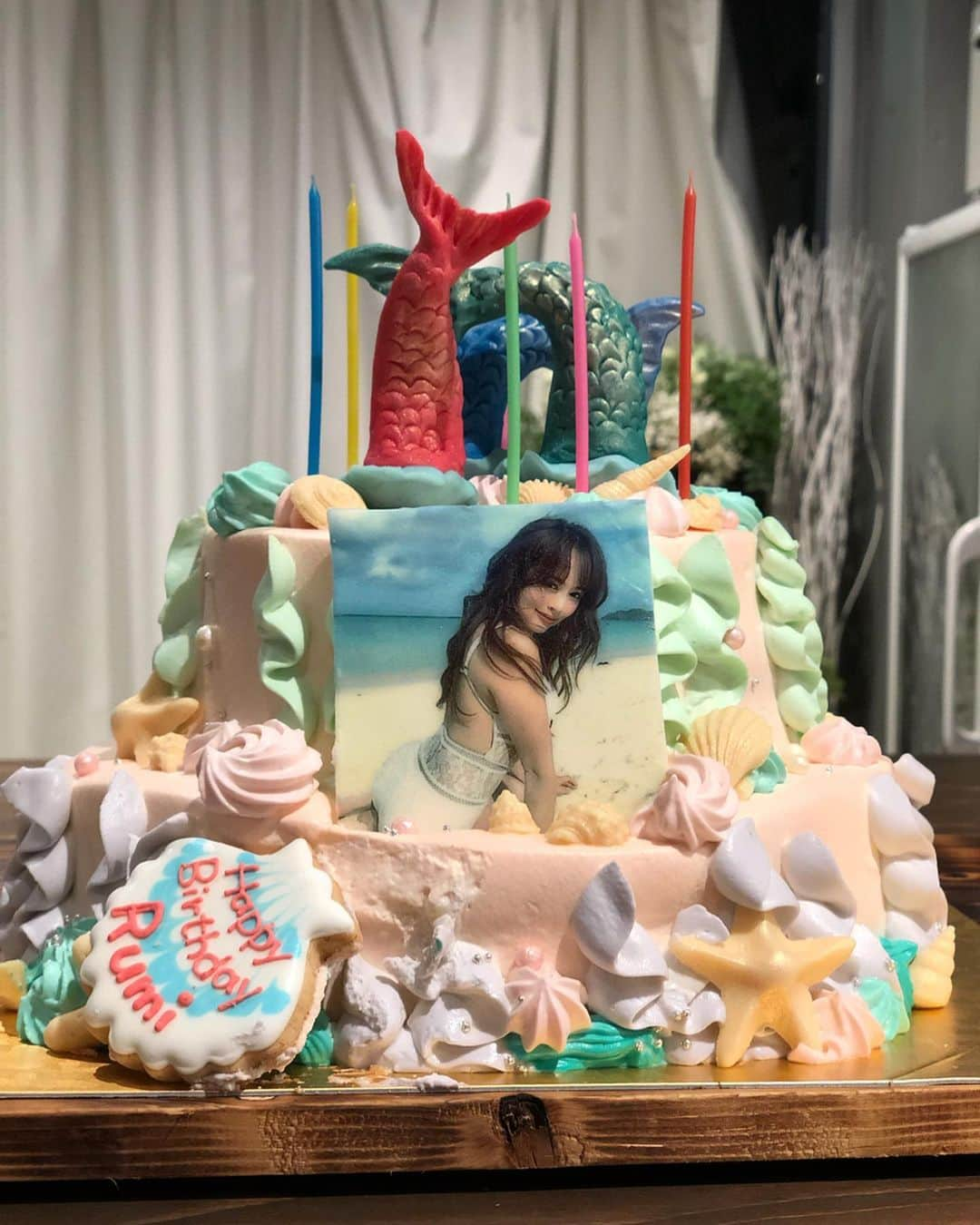 板橋瑠美さんのインスタグラム写真 - (板橋瑠美Instagram)「My  Birthday party2019♡﻿ ﻿ ﻿ 大好きな友達と、﻿ 可愛いお店に、﻿ 素敵なpartyに﻿ 可愛すぎるケーキに、﻿ ﻿ 本当に幸せのスタートになりました💜﻿ ﻿ ﻿ 自分のアニバーサリーを﻿ 心からお祝いしてくださる友達。﻿ ﻿ 毎年本当に感謝です😭✨﻿ ﻿ ﻿ 私は大好きな友達が、﻿ 仲良くなってくれるのがとても嬉しいの💓﻿ ﻿ ﻿ だから大好きフレンズを集めて﻿ みんなで幸せを共有するのが大好き！﻿ ﻿ ﻿ 今年もみんなでワイワイ沢山の思い出を作っていきたいな♡﻿ ﻿ ﻿ 私は、本当しっかりしてそうで﻿ 忘れ物が多いし﻿ ﻿ うっかり大切なことを忘れたりしちゃうの。﻿ ﻿ ﻿ いつも友達がサポートしてくれたり、支えてくれて♡﻿ ﻿ すごく助かっています💜﻿ ﻿ ﻿ ﻿ ﻿ 今年の抱負は﻿ ﻿ ﻿ 今年は忘れ物を減らして﻿ 時間に余裕を持って、﻿ 周りに常に感謝をして﻿ ﻿ 英語とゴルフを上達させる！！！﻿ ﻿ ﻿ 今年もHappyに、﻿ 私らしく、マイペースに頑張ります(◍⁃͈ᴗ•͈)४४४♡* ﻿ ﻿ ﻿ ﻿ ﻿ いつも応援してくださる皆様、﻿ お友達のみんな、﻿ 大好きな先輩、﻿ 可愛い後輩、﻿ ﻿ これからもよろしくお願いします💜﻿ ﻿ ﻿ ﻿ ﻿ #Birthday #MyBirthday #ハピバ #hbd﻿ #誕生日 #誕生日パーティー #Birthdaypary #バースデー #バースデー  #nslounge#女子会#個室#渋谷#代官山 #エヌズラウンジ」6月16日 19時38分 - rumi_official_0616