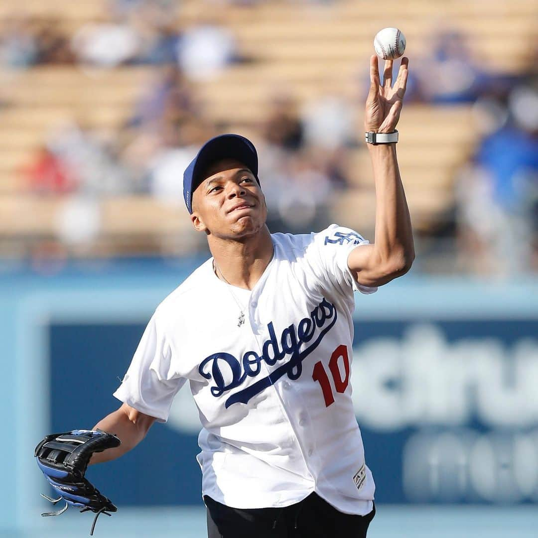 サッカーキングさんのインスタグラム写真 - (サッカーキングInstagram)「. Switch to Baseball Player !? （2019.06.15） . 📷Photo by Adam Davis/Icon Sportswire via Getty Images . #ムバッペ #Mbappe #KylianMbappe #PSG #ParisSaintGermain #パリサンジェルマン #AllezParis #ドジャース #Dodgers #losangelesdodgers #LA #MLB #野球 #Baseball #⚾️ #Ligue1 #リーグアン #football #futbol #サッカーキング #⚽️ #サッカー」6月16日 19時34分 - soccerkingjp