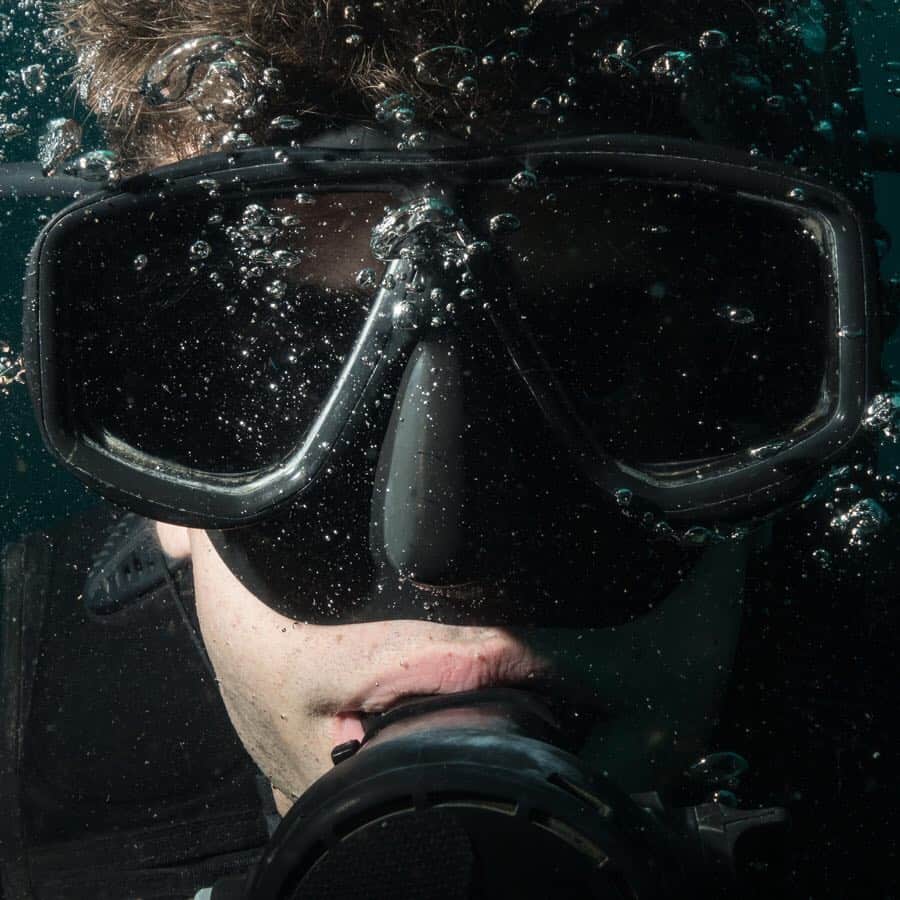 ハビエル・ラジャのインスタグラム：「Do you dive? 💦 . . . Una experiencia inolvidable en Koh Tao con mi súper instructora @lola.sammartino y el equipo de @puravidadivingkohtao . Las pedazo de fotografías: @cbb15」
