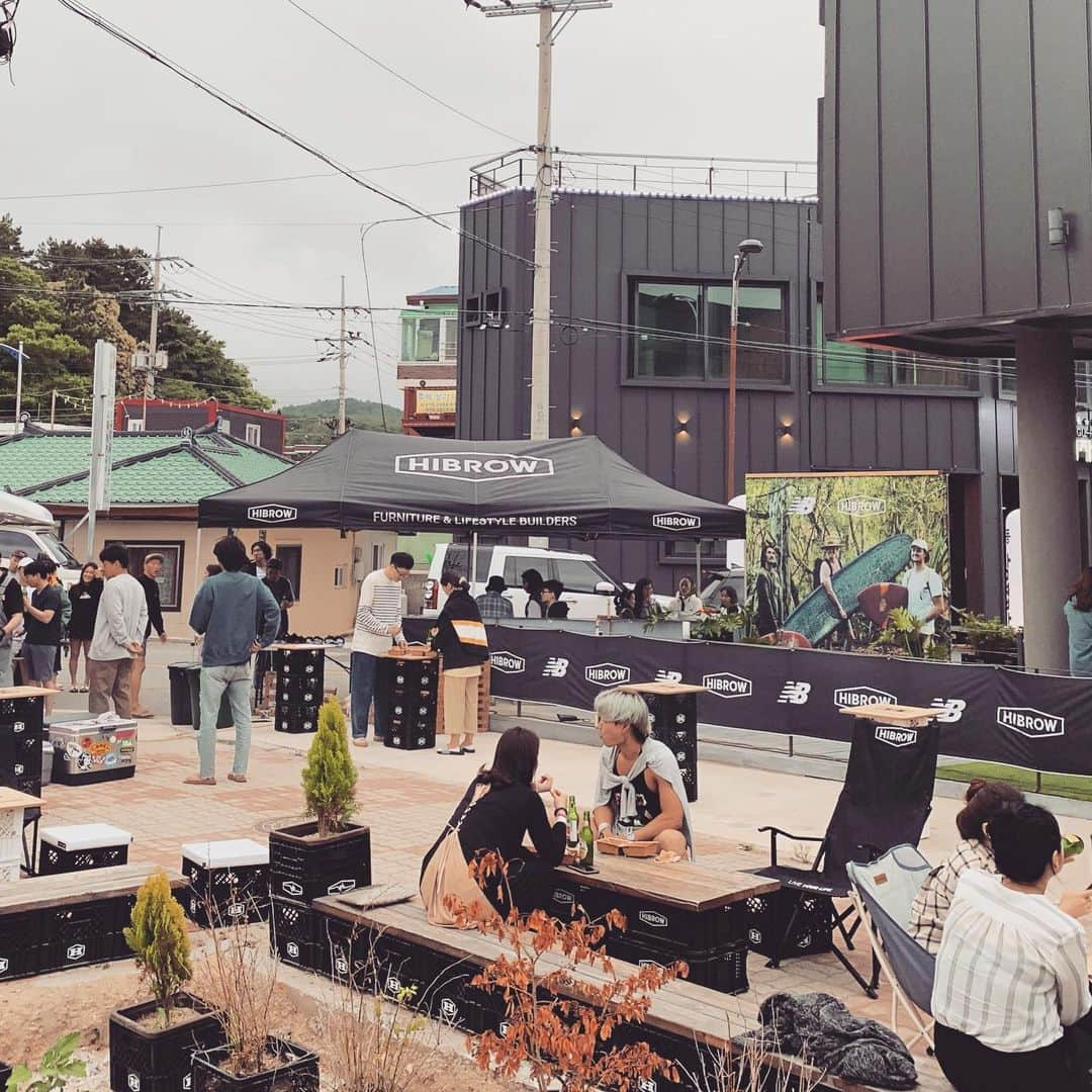 イ・チョニさんのインスタグラム写真 - (イ・チョニInstagram)「무사히 행사를 잘 끝내고 돌아갑니다.. 많은분들이 참여해주셔서 너무 즐거웠고 고마웠습니다.. 양양의 형님 동생분들 그리고 친구들 너무 감사합니다..!!! 그리고 고생한 우리 하이브로우 식구들 ,강릉의 하우스스튜디오(@housestudio_official ) 정말 정말 고맙다~~!!! 땡큐 BRO #하이브로우 #hibrow #뉴발란스 #crv #빈땅 #bintang #하우스스튜디오 #housestudio #wsbfarmsurfmagazine #flowbeachhotel 감사감사합니다..」6月16日 19時43分 - chuny012