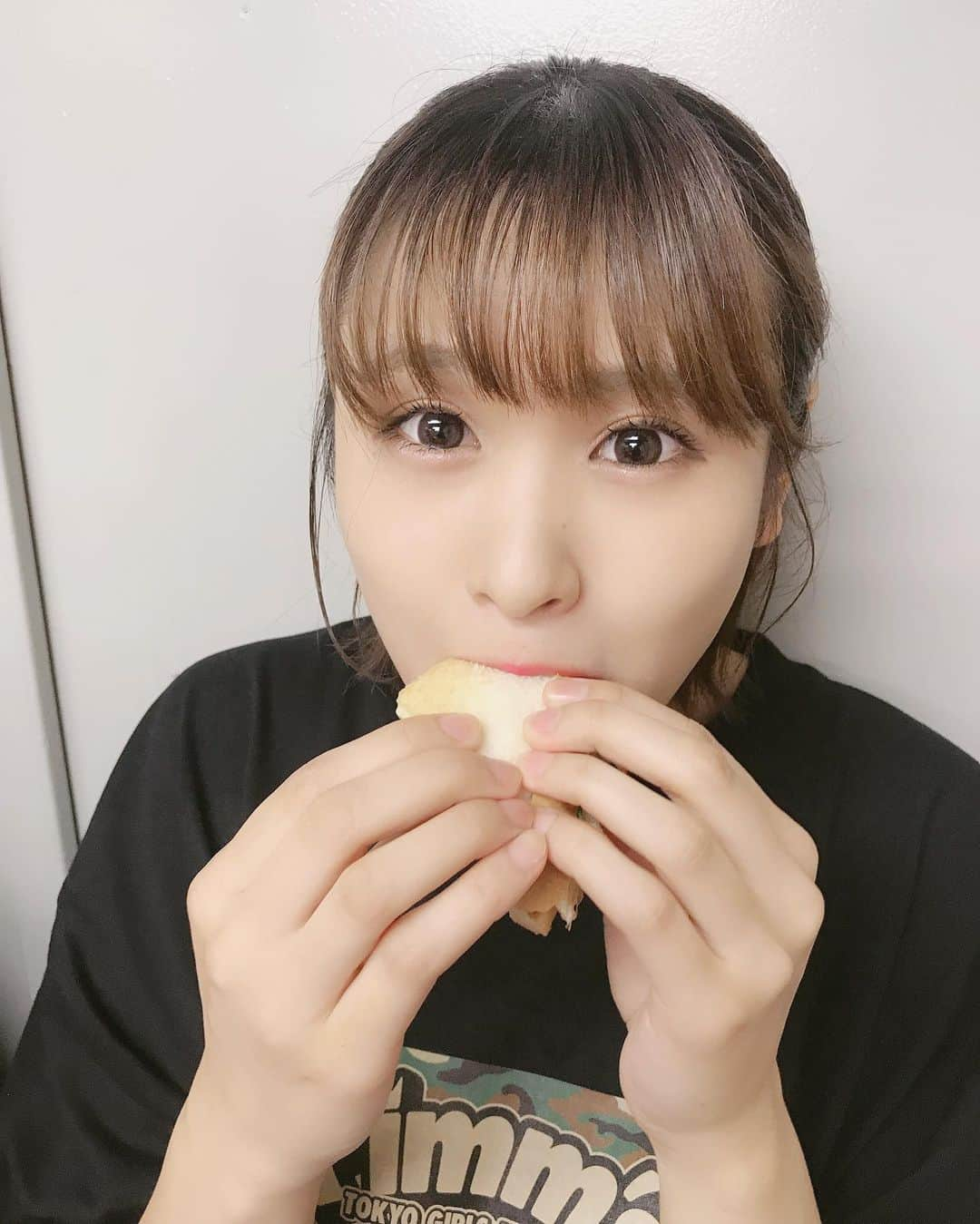 川崎優菜さんのインスタグラム写真 - (川崎優菜Instagram)「食べ物を食べる時に 可愛い顔なんてむりでした。  #ピムス #pimms #川崎優菜 #岩手出身 #釜石 #食べてる時は #幸せ #美味しいものは世界を救う  #もぐもぐ #合言葉は #ダイエットは明日から #フォロー大歓迎 #followｍe」6月16日 19時47分 - yuna.kawasaki.29