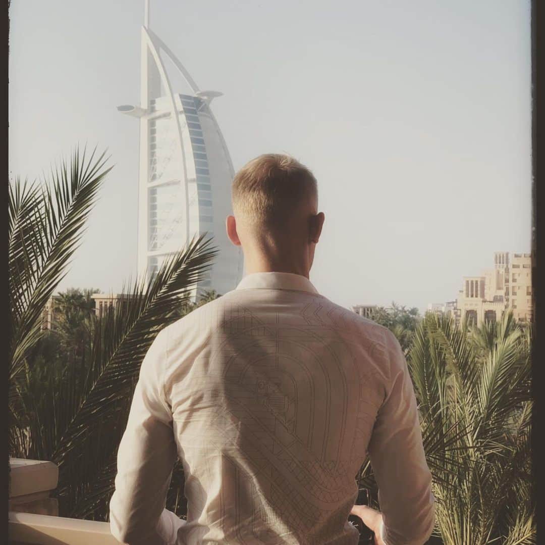 ルドゥウィッグ・オーマンさんのインスタグラム写真 - (ルドゥウィッグ・オーマンInstagram)「Bye bye Dubai 🇵🇸 #dubai #ootd #alqasr」6月16日 19時48分 - ludvigohman3