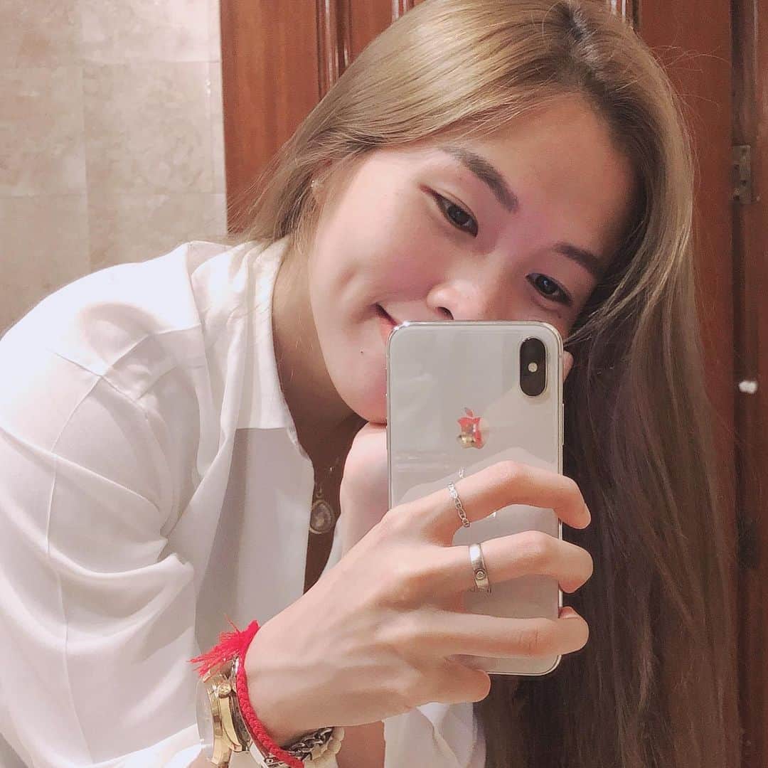 ラチャノック・インタノンのインスタグラム：「𝑰𝒇 𝒚𝒐𝒖 𝒈𝒐𝒕 𝒆𝒚𝒆𝒔, 𝒍𝒐𝒐𝒌 𝒂𝒕 𝒎𝒆 𝒏𝒐𝒘.. 👁」