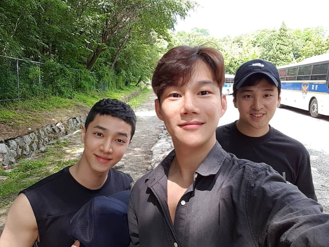 ギグァンのインスタグラム：「반갑습니다😊😁😉」