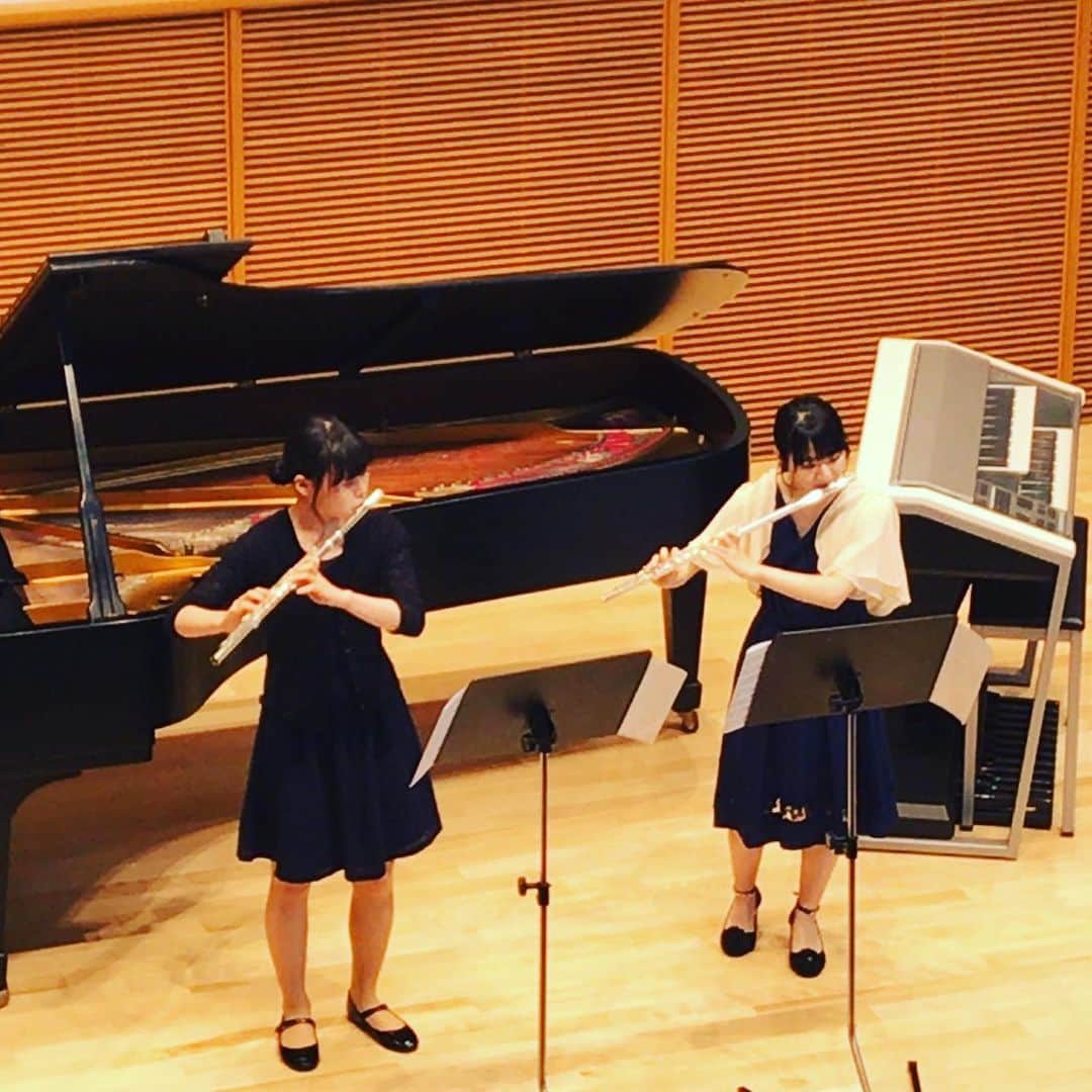 福岡女子短期大学さんのインスタグラム写真 - (福岡女子短期大学Instagram)「@音楽科 . 本日、同窓会(風早会)総会、懇親会が行われ、音楽科学生も風早ホールで演奏会を開催しました。ピアノソロ、ピアノ連弾、ユーフォニアムソロ、フルートデュオによる演奏を披露し、ご来場いただいた皆様から大きな拍手を頂きました。 . 音楽科では7/19(金)に九州国立博物館1階カフェスペースにて「浴衣deカフェコンサート」を開催します。こちらも皆さまのご来場をお待ちしています。 . . #福岡女子短期大学 #福女短 #音楽科 #福岡女子短期大学音楽科 #コンサート #音楽好きな人と繋がりたい #ピアノ #ピアニスト #コンサート情報 #ピアノ演奏 #ピアノ好きな人と繋がりたい #クラシック音楽 #クラシック #フルート #ユーフォニアム #音大生 #音楽学部 #音大 #ドレス #進路 #👗 #女子力 #女子力アップ #写真で伝えたい私の世界 #ベストショット #私が紡ぐ物語 #その瞬間に物語を . ========[ 資料請求 ]======== ． 新しい福岡女子短期大学の資料請求（2020大学案内）を無料送付中です。本学ホームページからお気軽に申し込みください。 . 子ども学科/健康栄養学科 音楽科/文化教養学科 ． 福岡女子短期大学 住所：‪福岡県太宰府市五条四丁目16番1号‬ tel：‪092-922-4034‬（代表） . =======================」6月16日 20時04分 - fukuoka_wjc