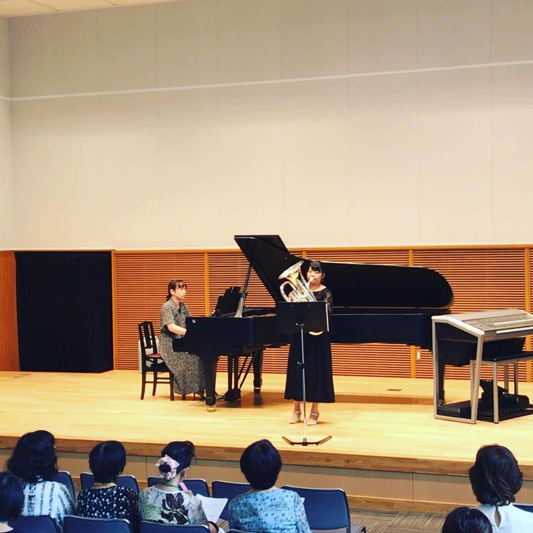 福岡女子短期大学さんのインスタグラム写真 - (福岡女子短期大学Instagram)「@音楽科 . 本日、同窓会(風早会)総会、懇親会が行われ、音楽科学生も風早ホールで演奏会を開催しました。ピアノソロ、ピアノ連弾、ユーフォニアムソロ、フルートデュオによる演奏を披露し、ご来場いただいた皆様から大きな拍手を頂きました。 . 音楽科では7/19(金)に九州国立博物館1階カフェスペースにて「浴衣deカフェコンサート」を開催します。こちらも皆さまのご来場をお待ちしています。 . . #福岡女子短期大学 #福女短 #音楽科 #福岡女子短期大学音楽科 #コンサート #音楽好きな人と繋がりたい #ピアノ #ピアニスト #コンサート情報 #ピアノ演奏 #ピアノ好きな人と繋がりたい #クラシック音楽 #クラシック #フルート #ユーフォニアム #音大生 #音楽学部 #音大 #ドレス #進路 #👗 #女子力 #女子力アップ #写真で伝えたい私の世界 #ベストショット #私が紡ぐ物語 #その瞬間に物語を . ========[ 資料請求 ]======== ． 新しい福岡女子短期大学の資料請求（2020大学案内）を無料送付中です。本学ホームページからお気軽に申し込みください。 . 子ども学科/健康栄養学科 音楽科/文化教養学科 ． 福岡女子短期大学 住所：‪福岡県太宰府市五条四丁目16番1号‬ tel：‪092-922-4034‬（代表） . =======================」6月16日 20時04分 - fukuoka_wjc