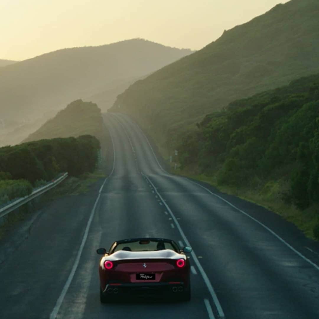 Ferrari APACさんのインスタグラム写真 - (Ferrari APACInstagram)「Whether it is feeling the sea spray on your face or relishing the breathtaking mountain views, the #FerrariPortofino is sure to thrill your soul on any roads.⁣ ⁣ Click link in bio to experience a drive like nothing else.⁣ ⁣ #JourneyWithFerrariPortofino⁣ #MyFerrariPortofino #FerrariPortofinoExperience #Australia #GreatOceanRoad⁣」6月16日 20時01分 - ferrariapac