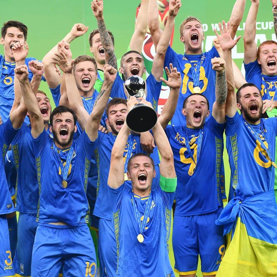 Goal Japanさんのインスタグラム写真 - (Goal JapanInstagram)「. ＼ウクライナがU-20ワールドカップを初制覇🇺🇦／ アジア勢初の優勝を目指した韓国を逆転で退ける‼︎ (Photo:Janek Skarzynski/AFP/Getty Images) . 🏆#U20ワールドカップ 決勝 🆚#ウクライナ 3-1 #韓国 ⚽️#イガンイン(5分/PK)、#スプリアハ(34分,52分)、#ツキシビリ(89分) . #soccer #football #fifau20worldcup #u20worldcup #u20wc #ukraina #korea #サッカー #フットボール #⚽」6月16日 20時01分 - goaljapan