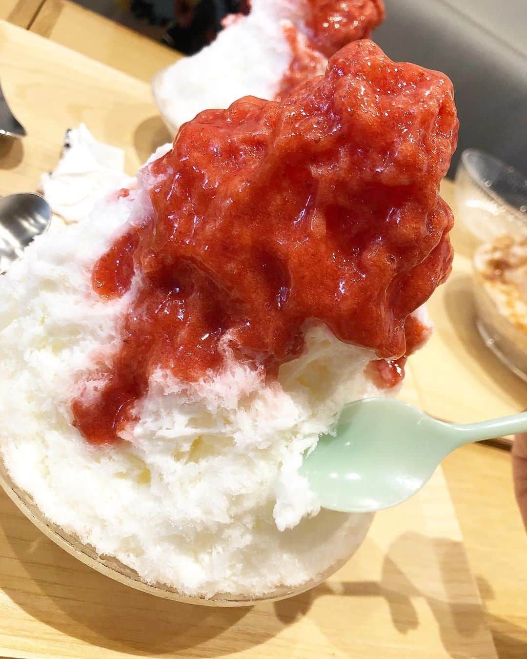 のインスタグラム：「かき氷食べた日🍧 次はきな粉食べる🤔」
